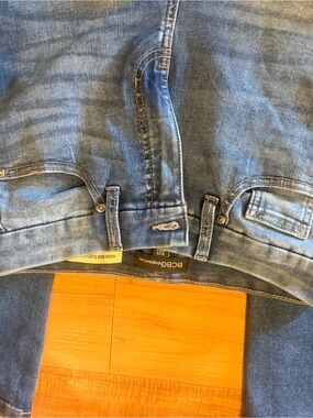 BCBGeneration Light Blue Relaxed Womens flare jeans 9/29